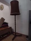 Funkčná retro lampa stojaca
