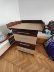 Prebalovací pult s úložným priestorom