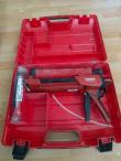 Funkčný HILTI ručný vytláčací prístroj HDM 500 SET